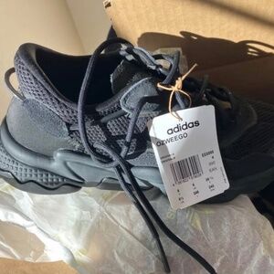 Ozweego Carbon Mesh size 6.5Men/8Women